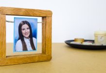 Simple DIY Picture Frame Using Popsicle Sticks Simple DIY Picture Frame Using Popsicle Sticks 0