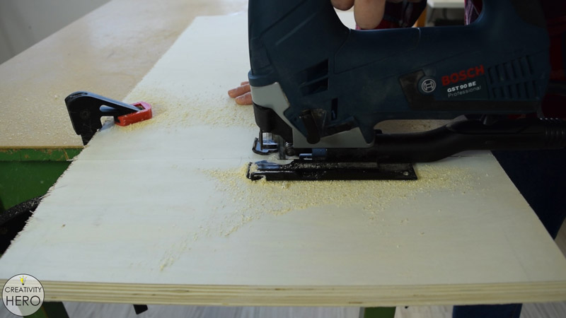 Making a Layered Plywood Wall Clock with a Tree Ring Shape 2 - Cutting the plywood sheet