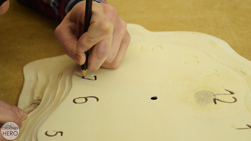 Making a Layered Plywood Wall Clock with a Tree Ring Shape 30 - Coloring the numbers with colored pencil